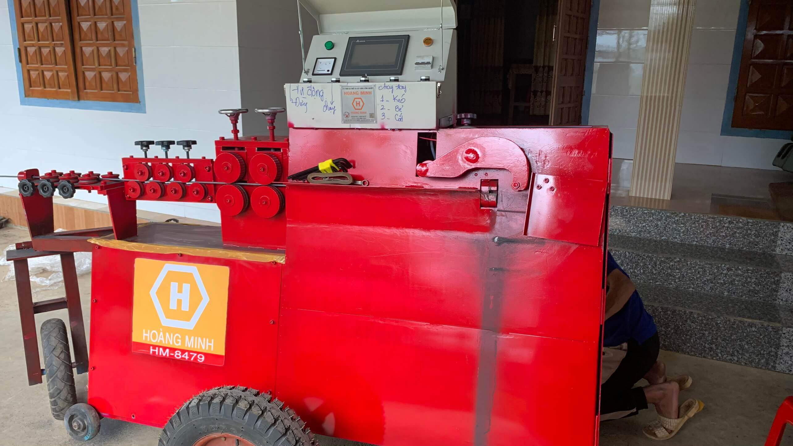 Máy bẻ đai sắt xây dựng HM847901